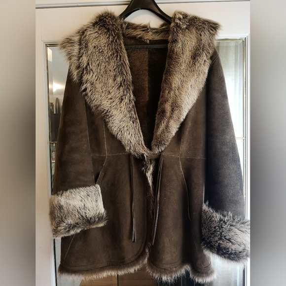 Blue Duck Shearling Coat - Picture 4 of 8